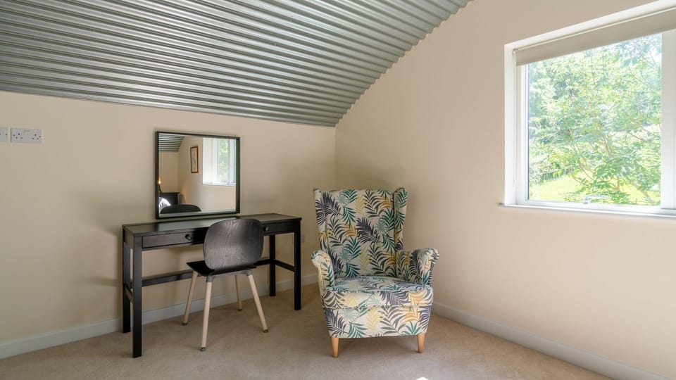 Bedroom One, Ledge View, Bolthole Retreats