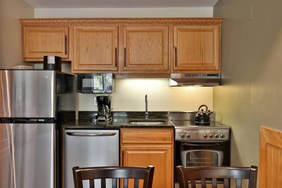 Standard Studio | Desk, blackout drapes, iron/ironing board, WiFi (free)