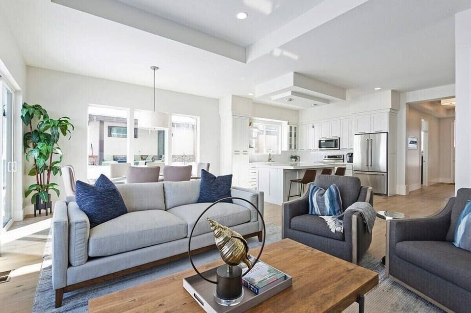 The open-concept living space, complete with a dining area, facilitates effortless conversation with family and friends.