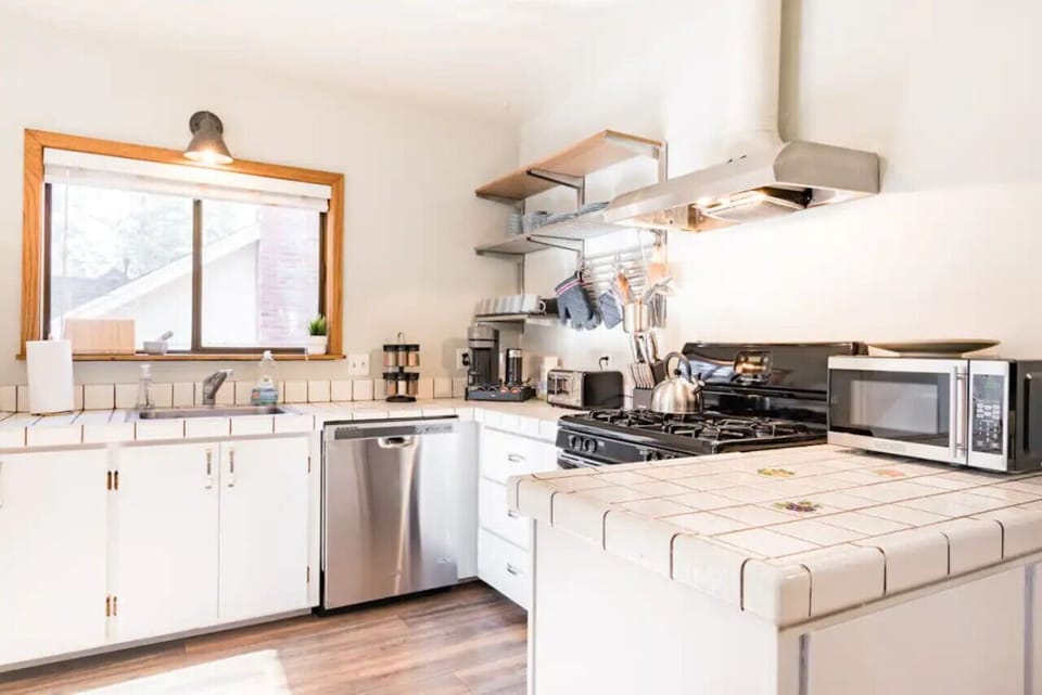 Fully equipped kitchen