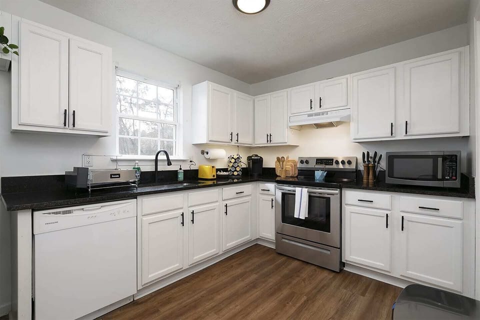 We have a fully stocked kitchen, with all the things you need to prepare home cooked meals.