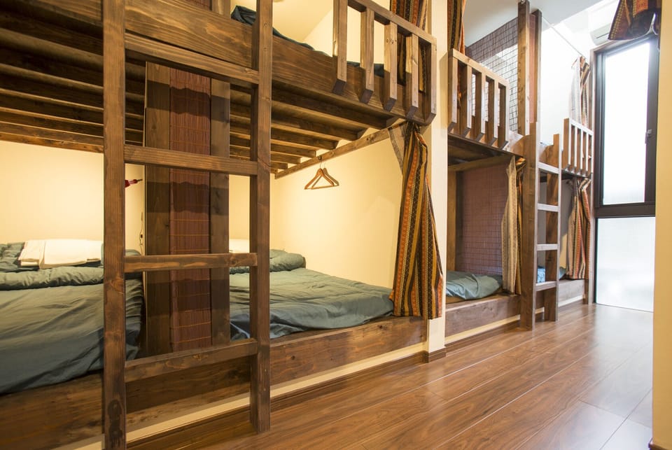 Bed in 12-bed in Mixed Dormitory Room | Room amenity
