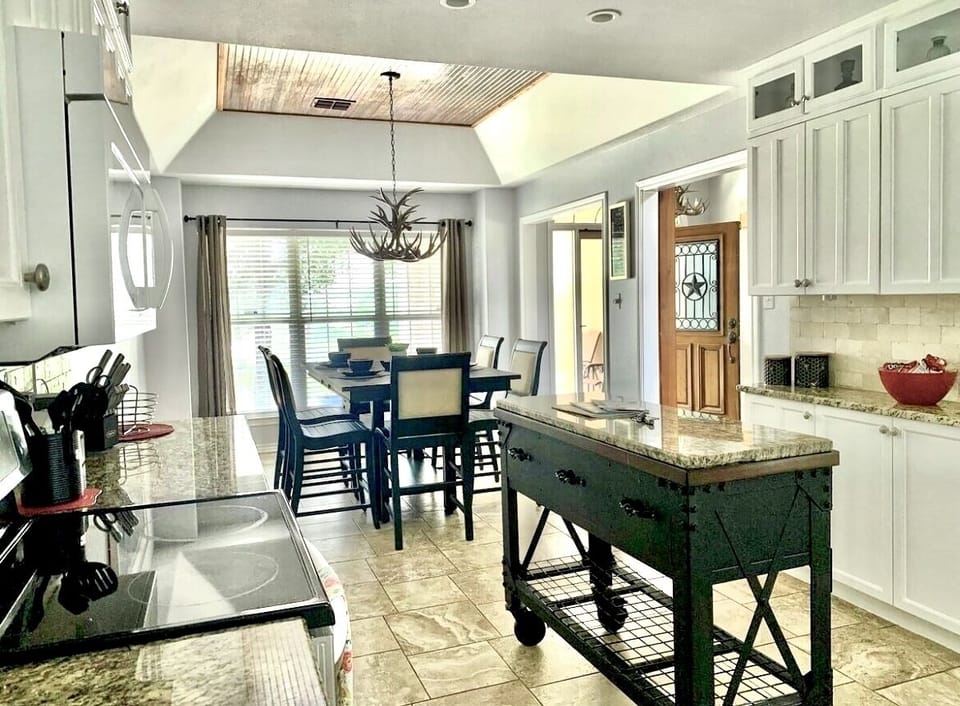 Kitchen has everything you could imagine! 
