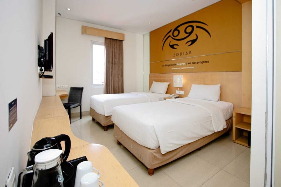 In-room safe, desk, free WiFi