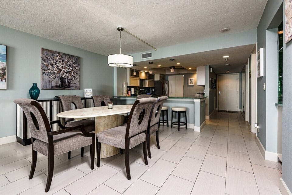 Another look at the dining area