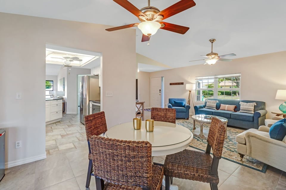 Breakfast Area with view to living room