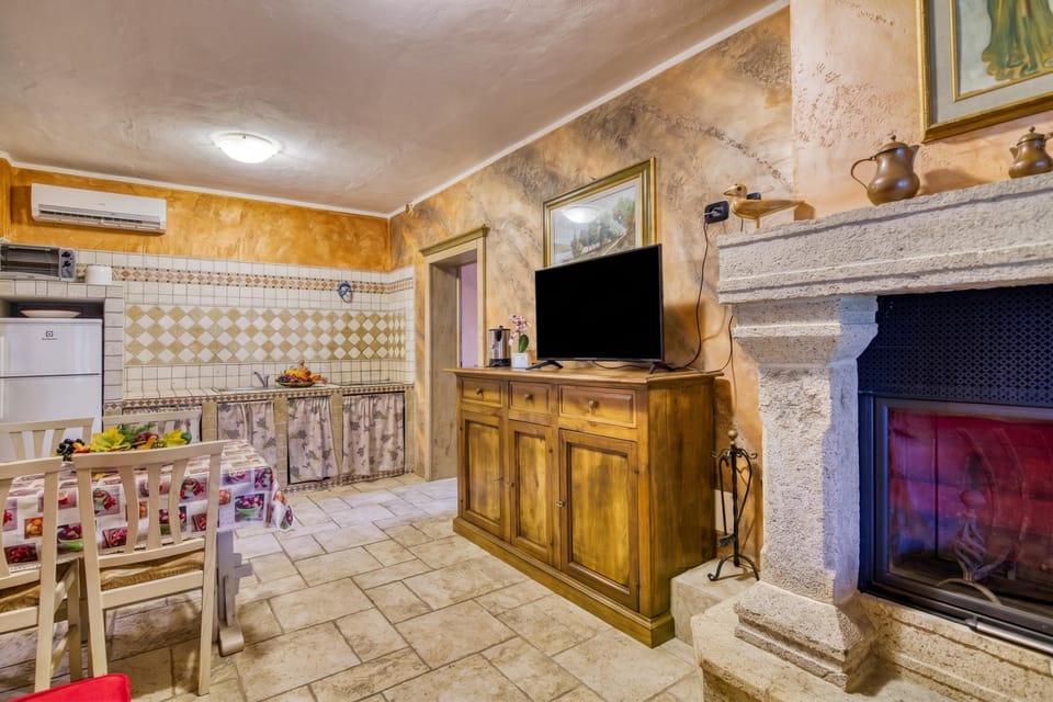 Kitchen and dining area