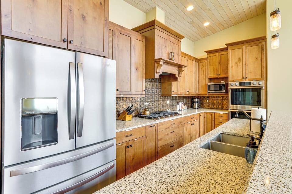 Fully Equipped Kitchen | Dishwasher | Blender