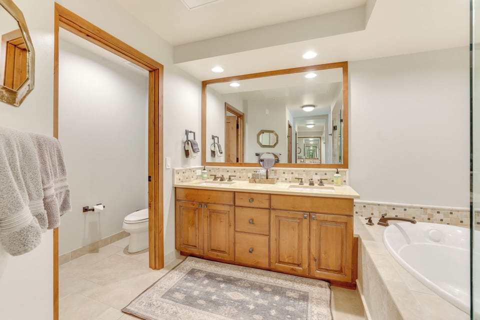 En-Suite Bathroom | Towels Provided