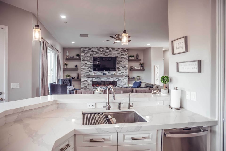 Fully Equipped Kitchen | Pots & Pans | Wine Fridge | Drip Coffee Maker