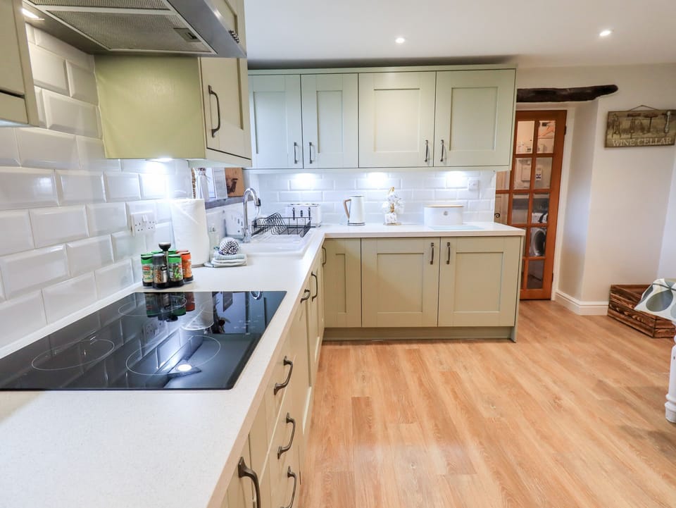 Fridge, microwave, dishwasher, cookware/dishes/utensils