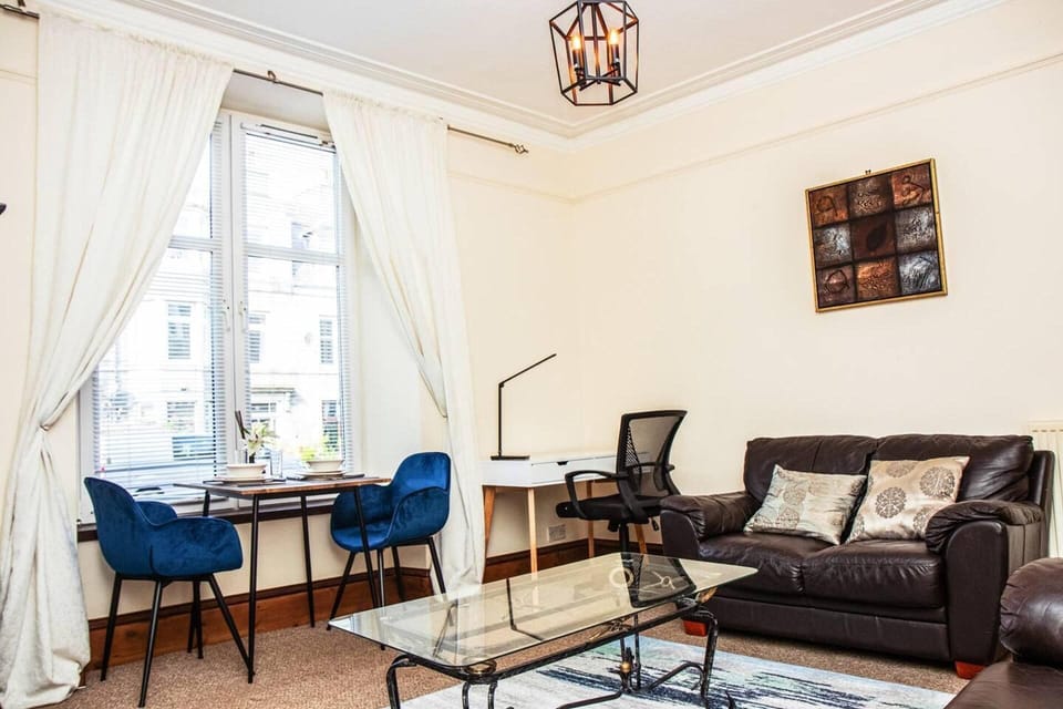 Apartment | Living area | 30-inch TV with digital channels