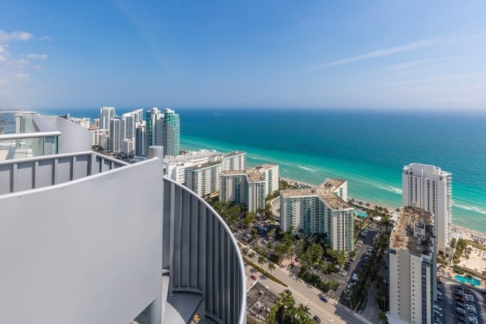 Condo, 2 Bedrooms | Property grounds