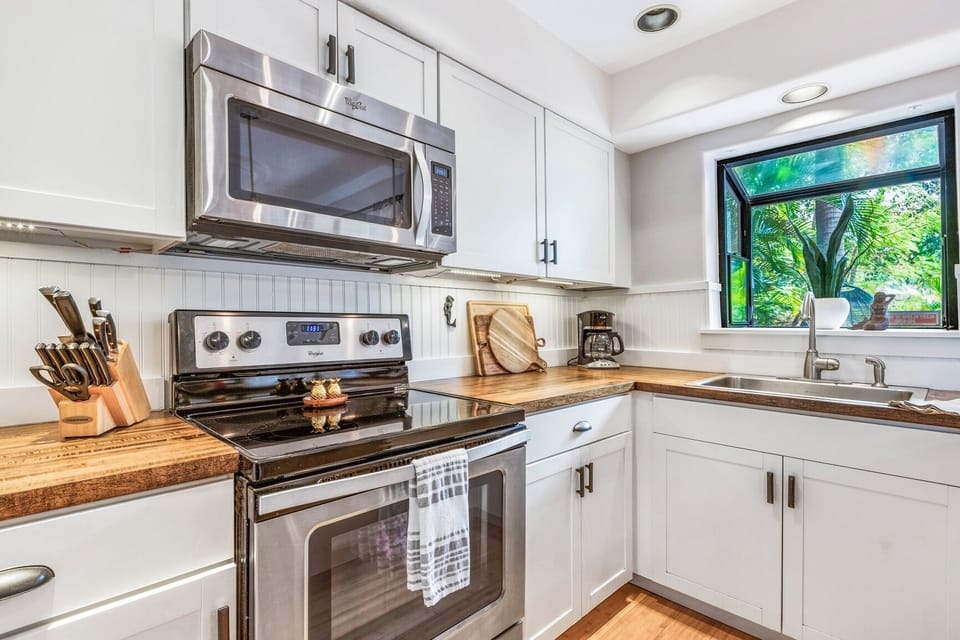 Condo, 3 Bedrooms | Private kitchen | Coffee/tea maker, fridge, oven, toaster