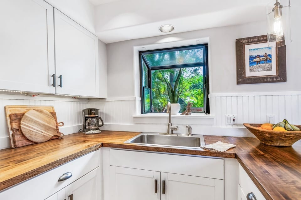 Condo, 3 Bedrooms | Private kitchen | Coffee/tea maker, fridge, oven, toaster
