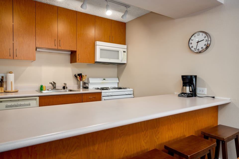 Condo, 2 Bedrooms | Private kitchen | Fridge, oven, coffee/tea maker, toaster