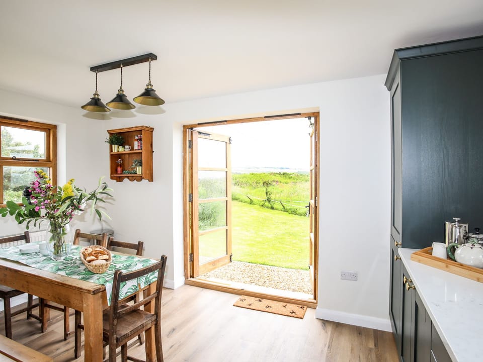 Cottage | Private kitchen | Fridge, microwave, dishwasher, electric kettle