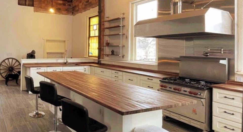 Lots of counter space so you can prepare any meal. 