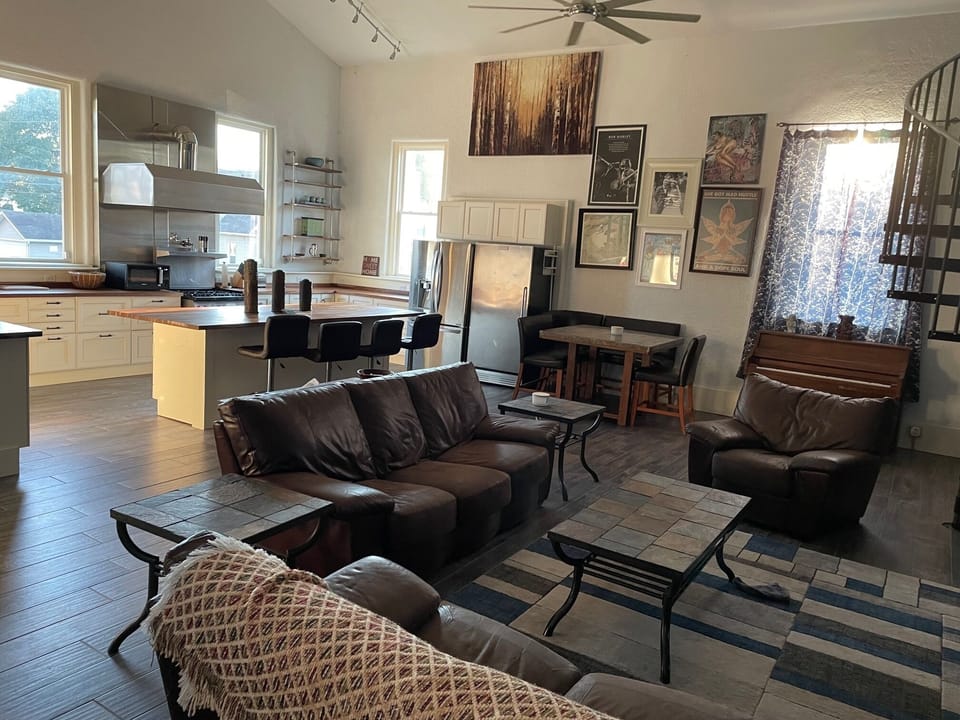 Plenty of seating whether your dining, relaxing or watching TV.