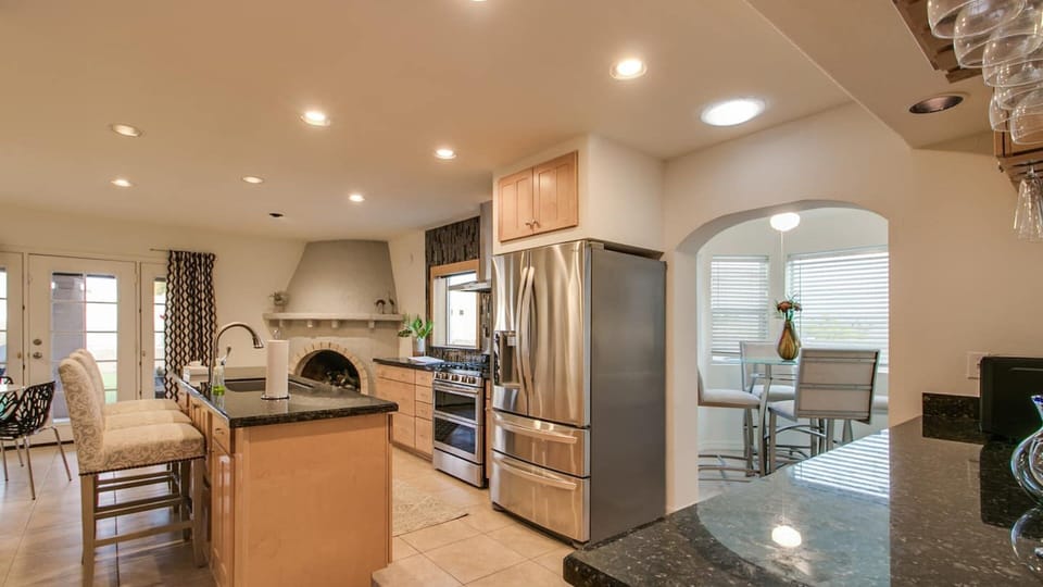 House (4 Bedrooms) | Private kitchen | Fridge, microwave, oven, dining tables