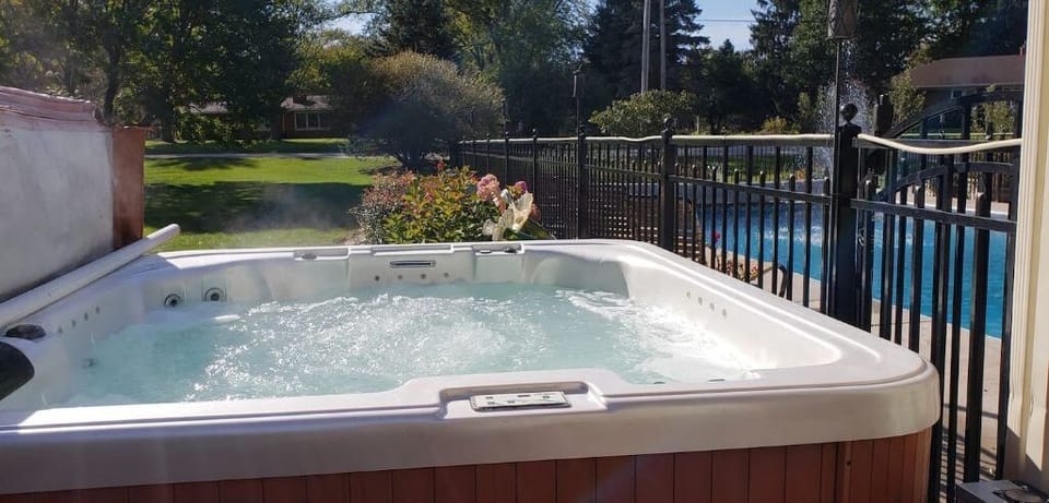 Hot tub open all year!