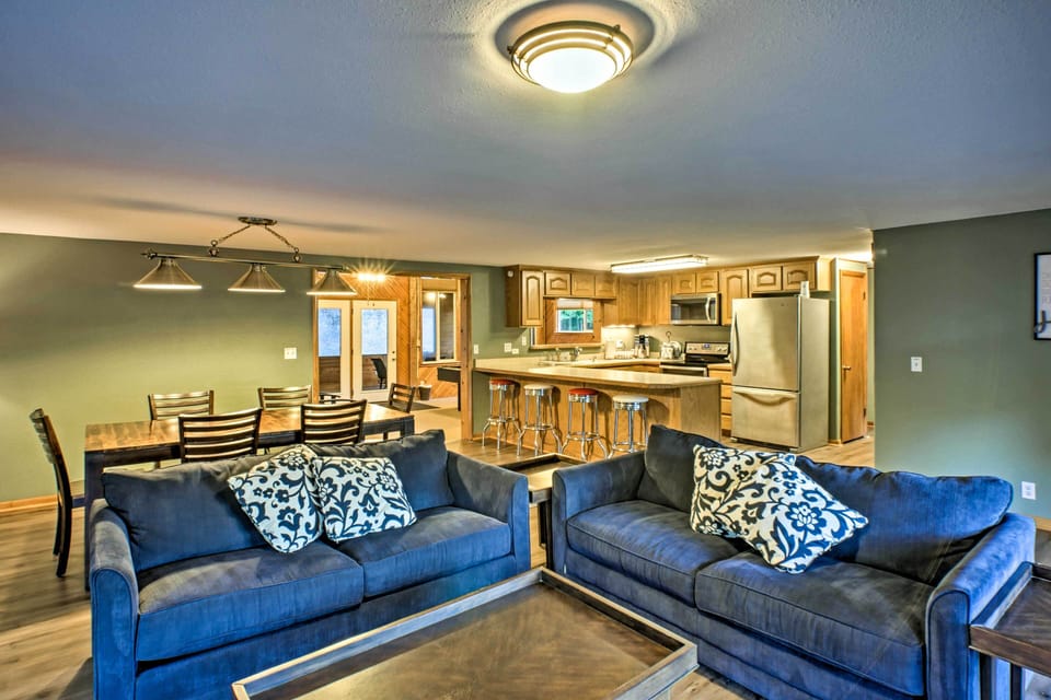 Living Area |  Free WiFi | Central Heat & A/C