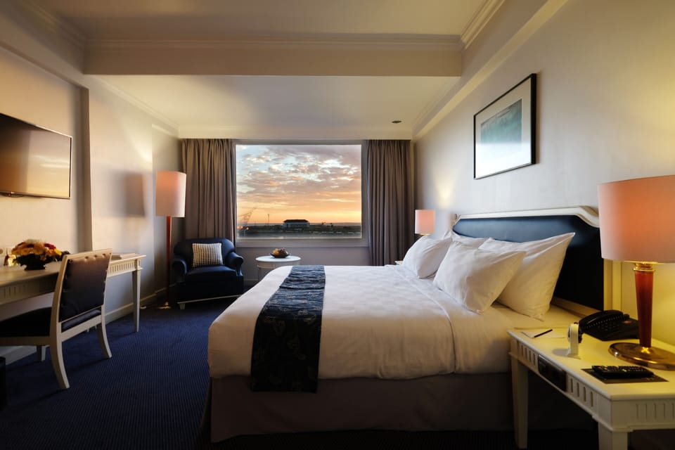 Deluxe Room, Sea View | 1 bedroom, minibar, in-room safe, desk