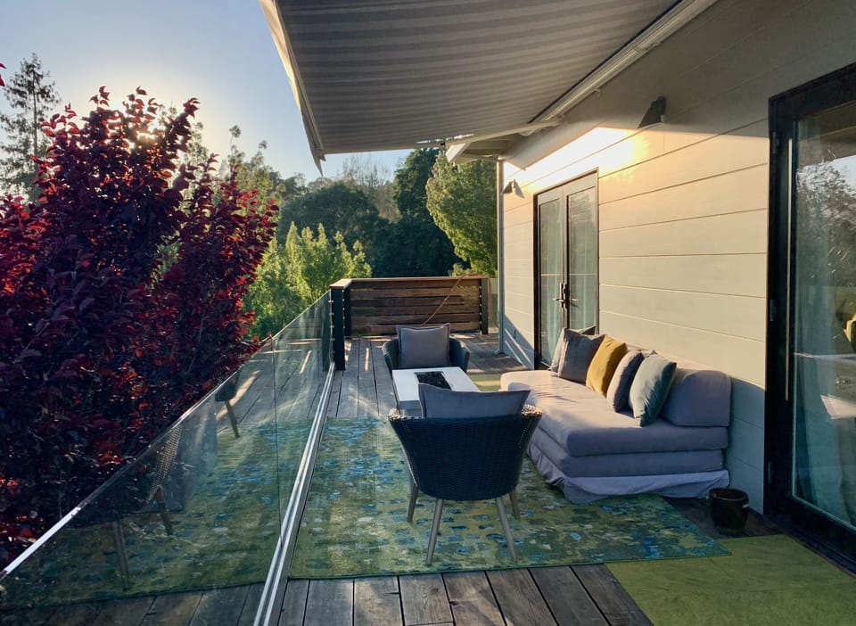 Upper deck lounge area