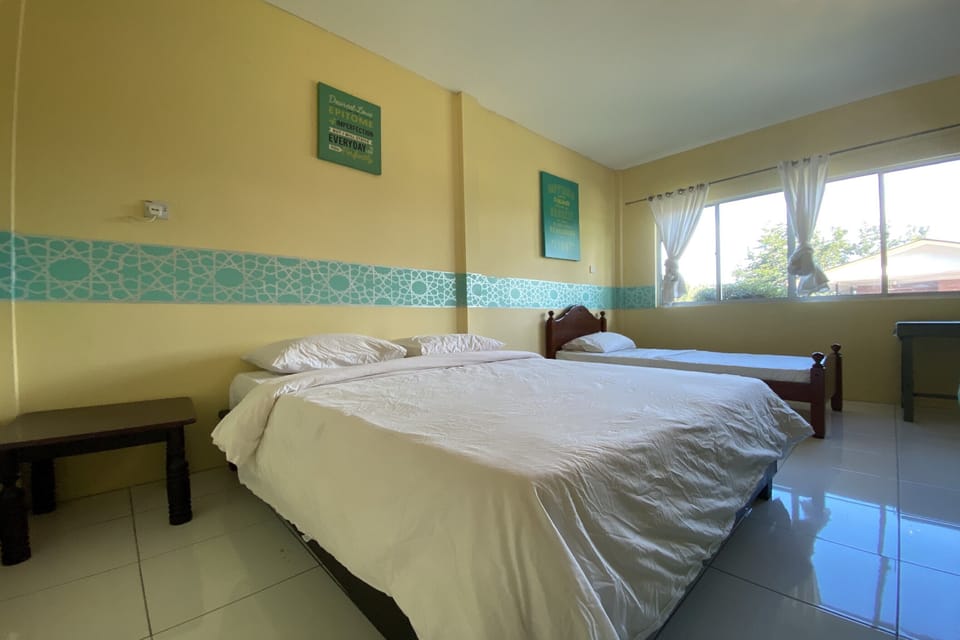 Standard Triple Room | Bed sheets