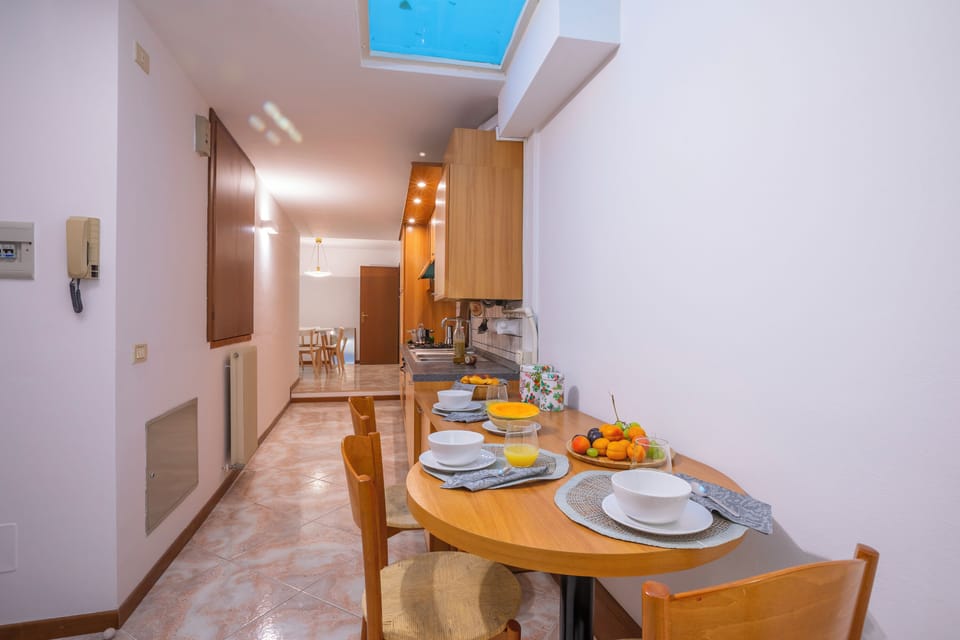 Family Apartment, 2 Bedrooms, Balcony (Cozy Apartment In The Heart Of Riva) | Dining