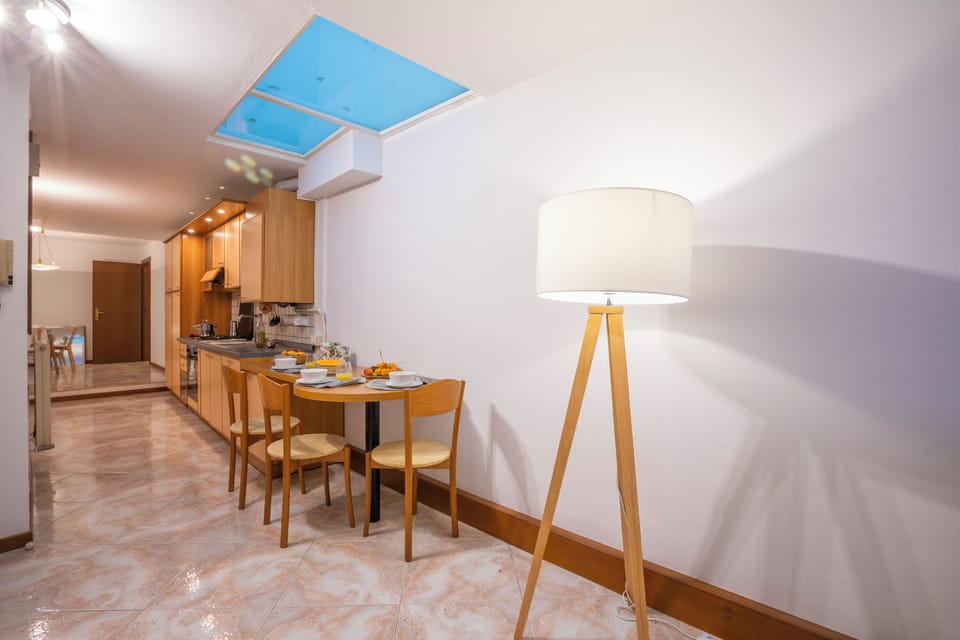 Family Apartment, 2 Bedrooms, Balcony (Cozy Apartment In The Heart Of Riva) | Dining