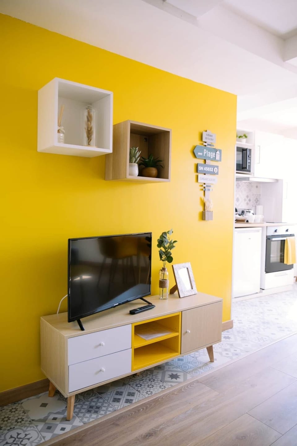 TV