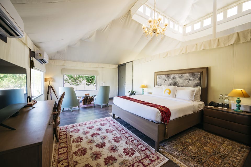 Egyptian cotton sheets, premium bedding, minibar, in-room safe