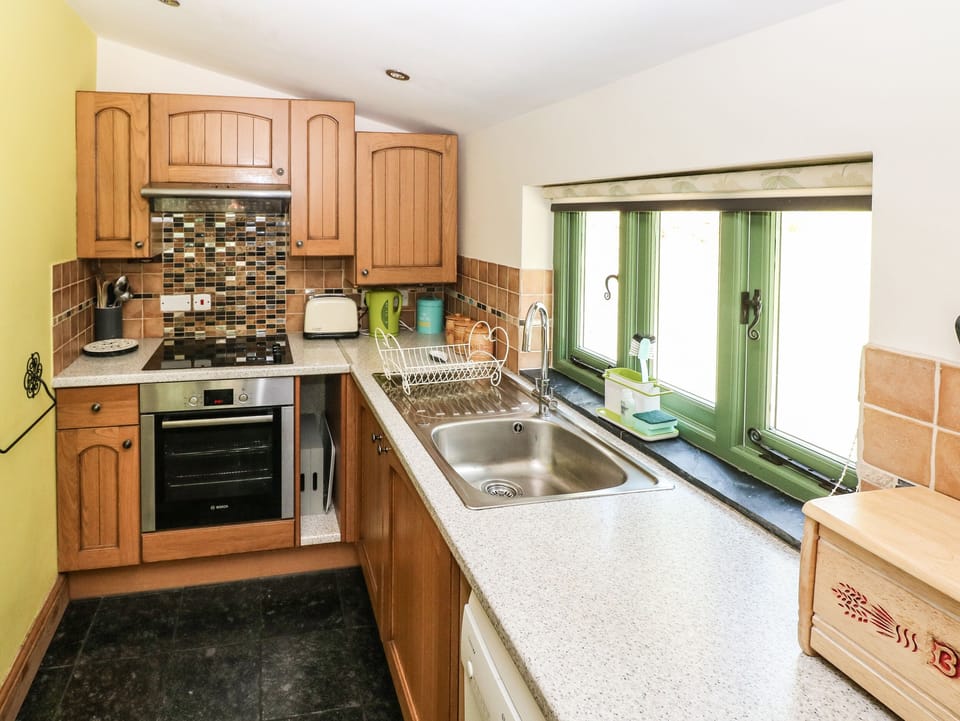 Cottage | Private kitchen | Fridge, microwave, dishwasher, electric kettle