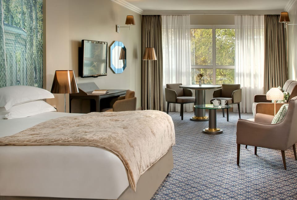 Junior Suite | Down comforters, Select Comfort beds, minibar, in-room safe