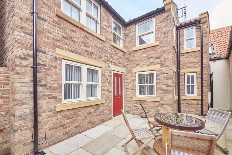 The Cottage @ Bagdale Hall, Whitby - Host & Stay