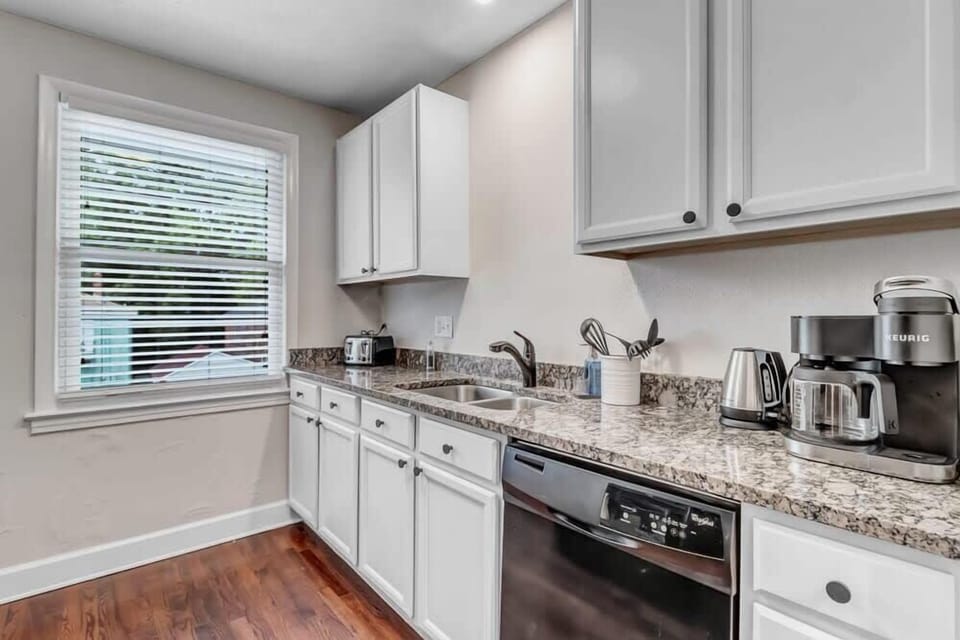 Bright kitchen space equipped with everything you need for a home-cooked meal.