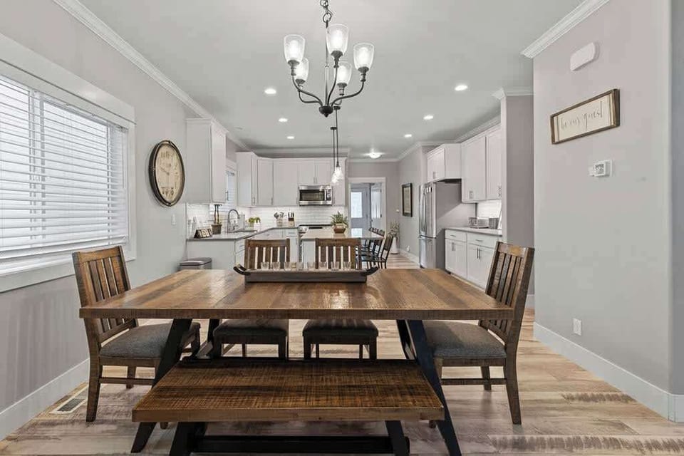 Dining Area- Seating for 6 at the table and 4 at the kitchen bar. 