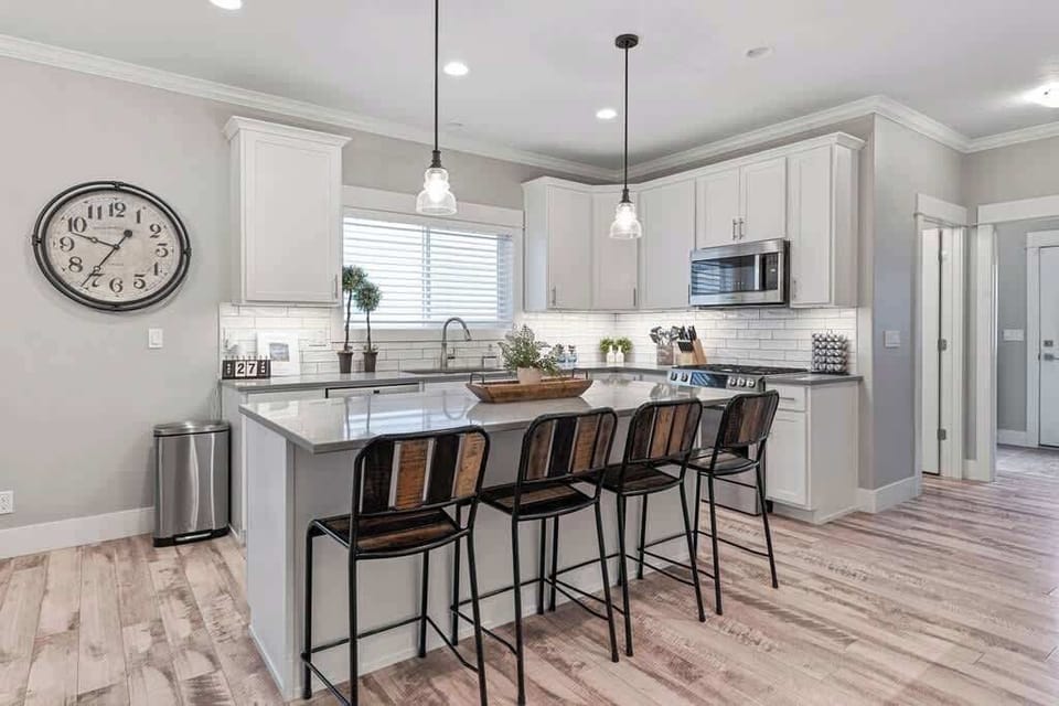Kitchen- All new appliances. 