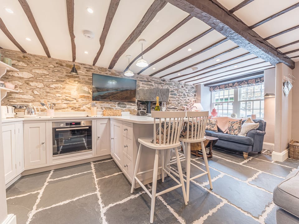 Cottage | Private kitchen | Fridge, dishwasher, cookware/dishes/utensils