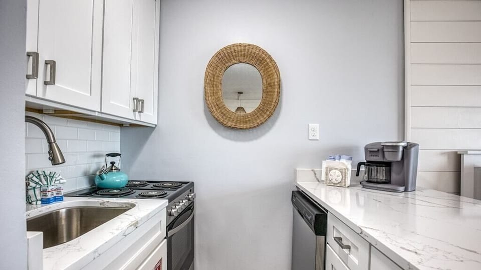 Fully equipped kitchen and dining area for easy meals