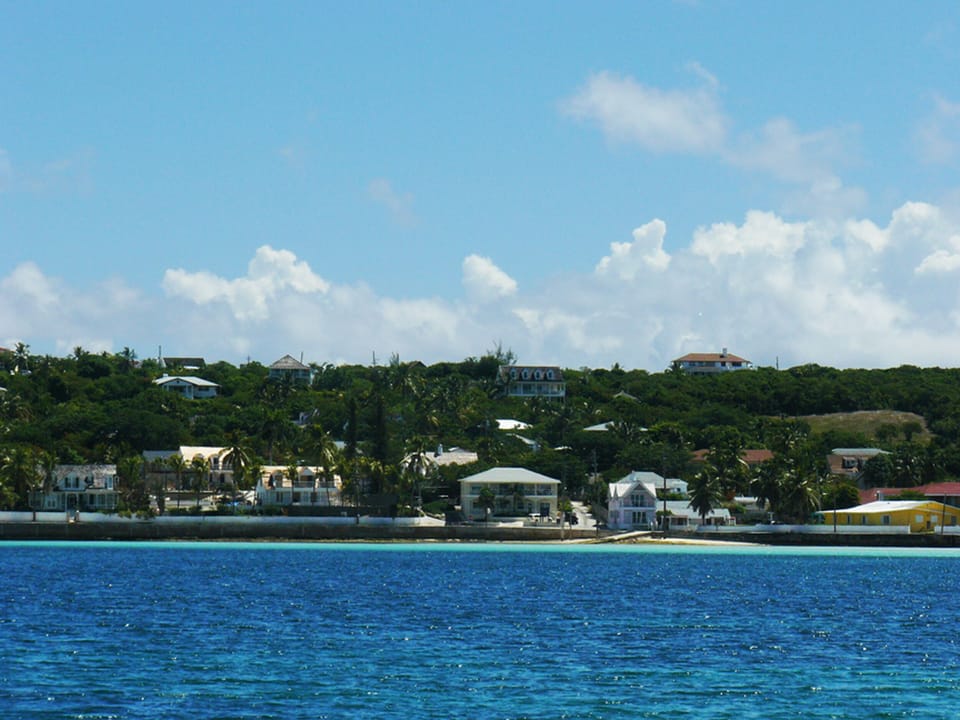 The capital Governors Harbor is less than 5 minutes away.