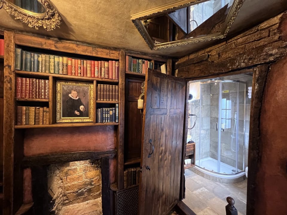 Standard Quadruple Room, Ensuite (Libraryum) | Bathroom