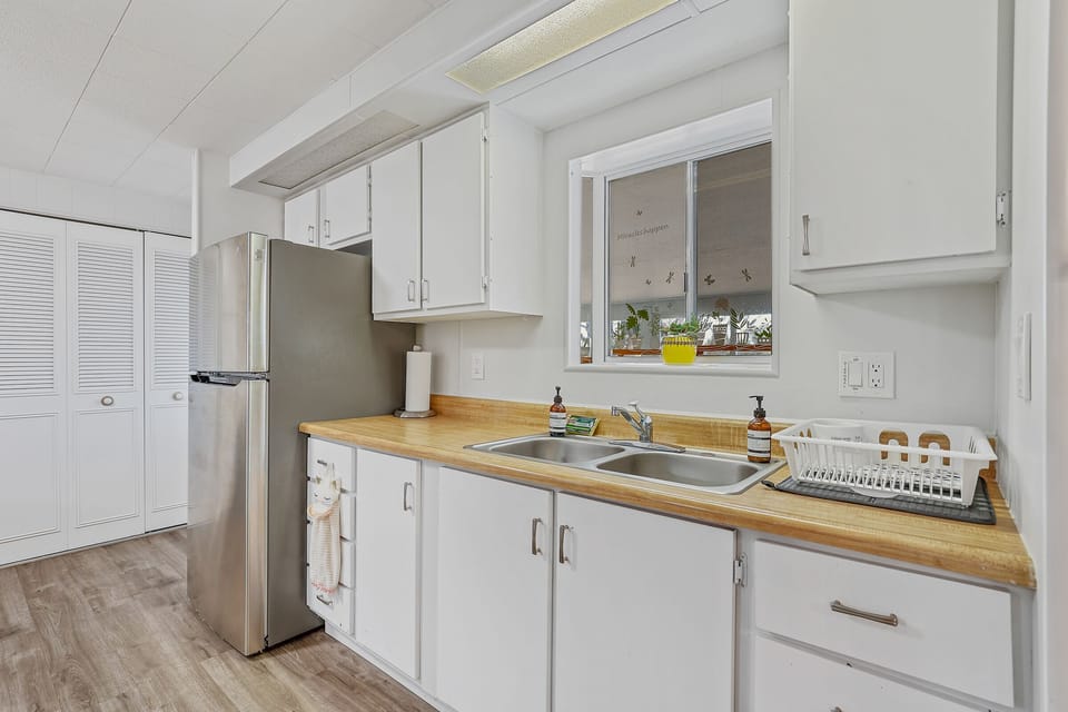 Small cute comfortable fully stocked kitchen. Has all the basic appliances.