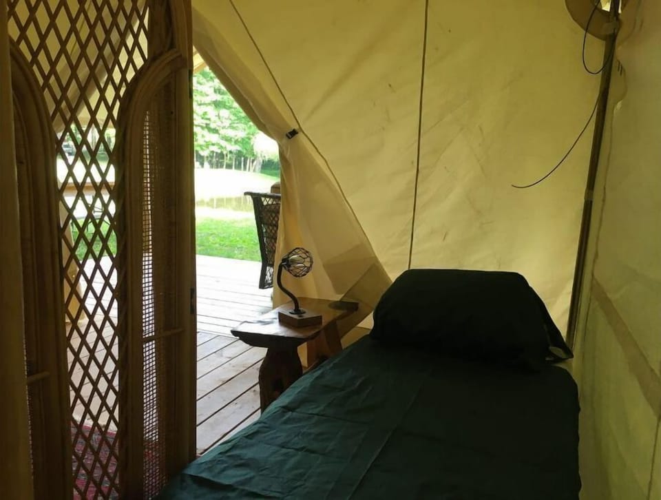 Daybed for an additional guest. Linens, towels, and essentials included. 