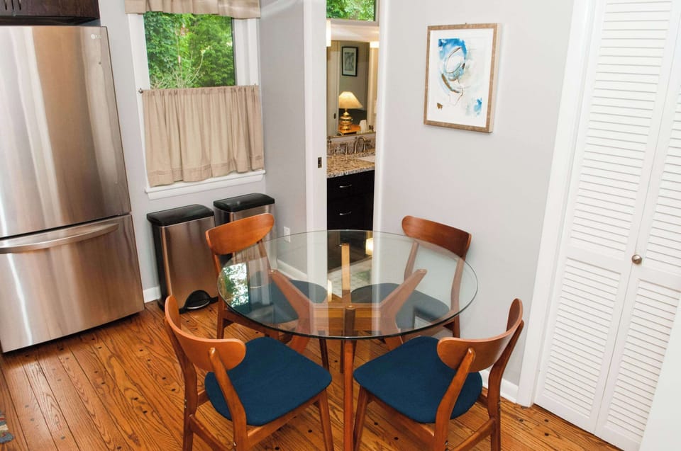 Eat-in Kitchen