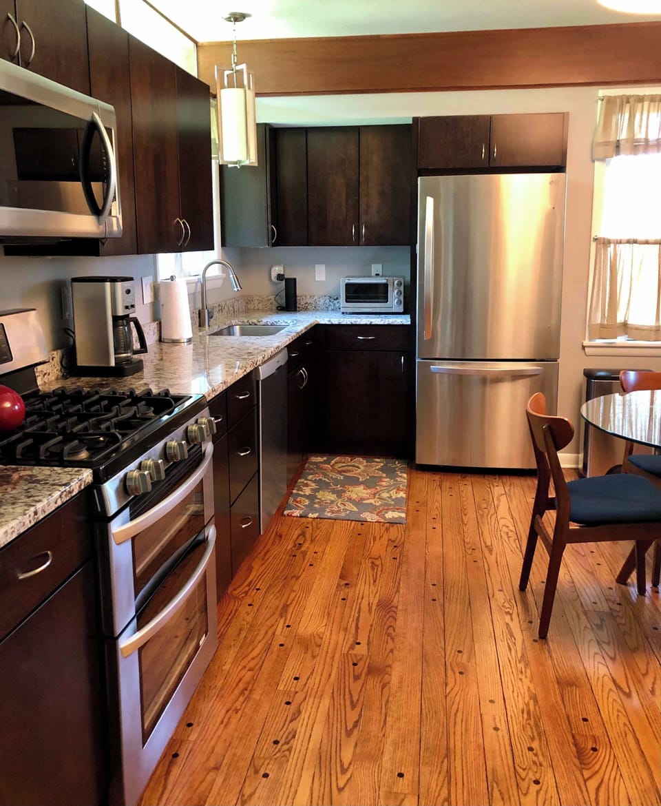 Eat-in Kitchen