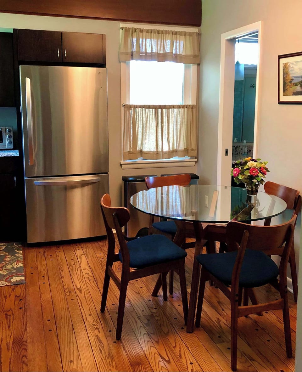 Eat-in Kitchen