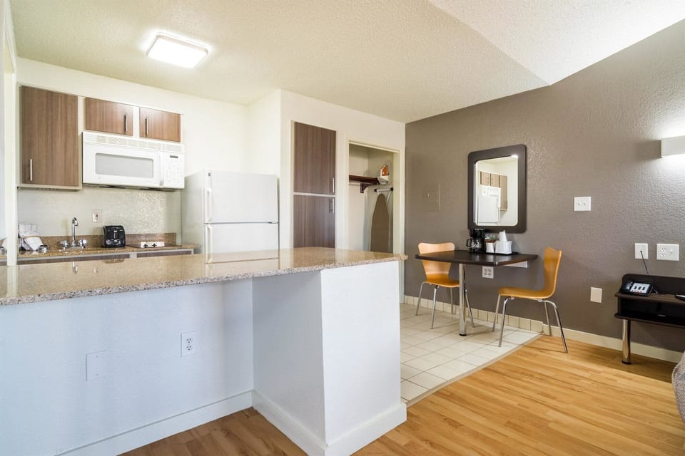 Fridge, microwave, oven, coffee/tea maker