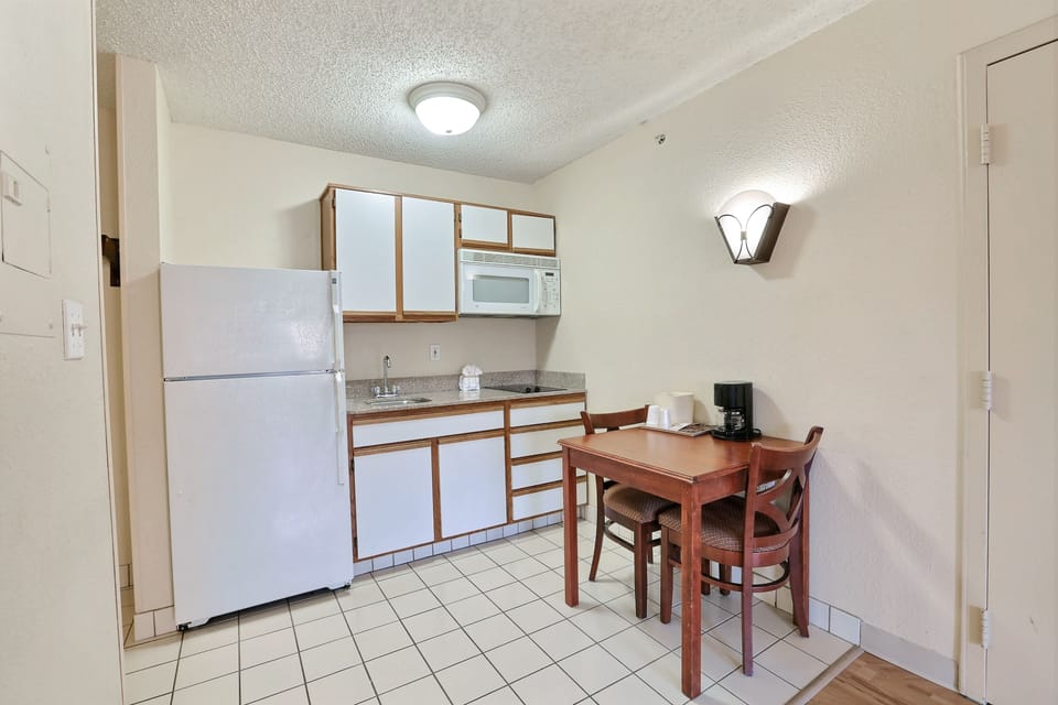 Fridge, microwave, oven, coffee/tea maker